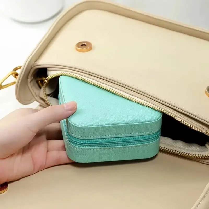 7wiz2v5nU0XkeJcxRN5vDQyxEdJt6JZRuqlKEtR5.webp Jewellery Box for Women, Mini Portable Jewelry Box Organiser,PU Leather Jewlerrying Display Holder, Small Travel Jewellery Box for Girls, Women, Mother, Daughte, Travel Ring, Pendant, Earring - Image 1