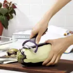 Supermom Dual Tone Peeler with Ultra-Sharp Stainless Steel Blade – Ergonomic Fruit & Vegetable Skin Peeler for Kitchen - Image 4